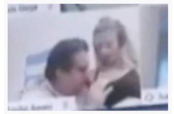 亲吻乳房的视频,揭秘亲吻乳房视频背后的情感纠葛